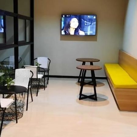 Phoenix Guest House 수라바야 외부 사진