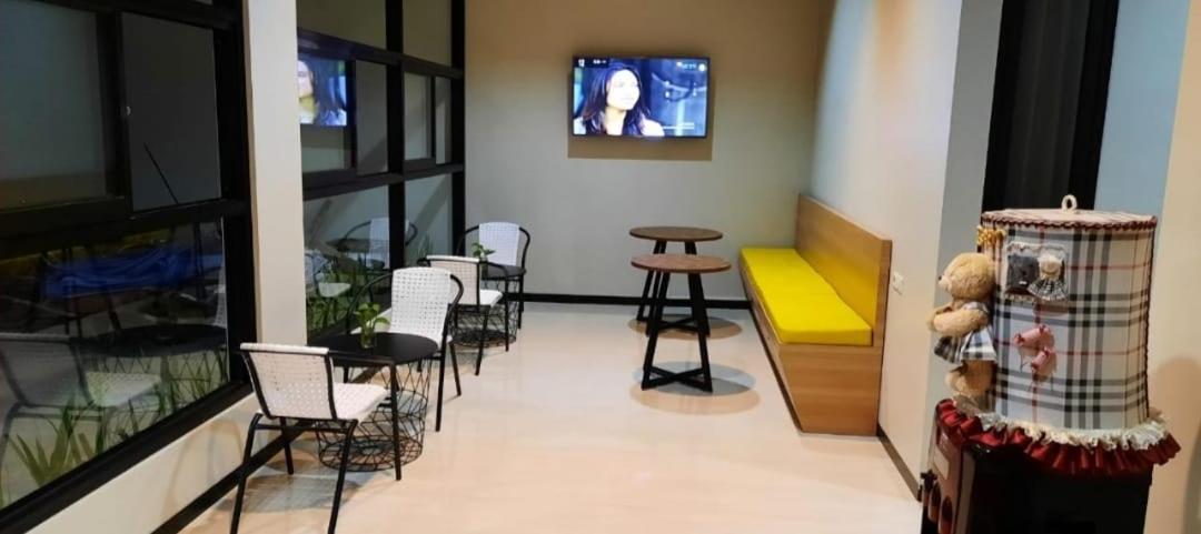 Phoenix Guest House 수라바야 외부 사진